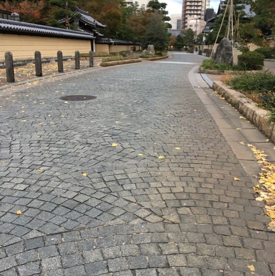 承天寺通りと博多千年門