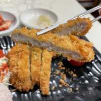 제주에서 맛보는 온육수와 흑돼지 수제 돈까스의 환상적인 조합