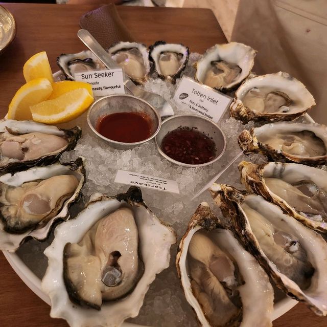 Happy hours good drinks and oysters! 