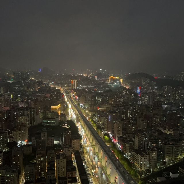 打卡深圳龍華公園的夜景