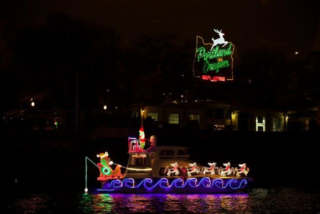 Christmas Ship Dinner Cruise | Portland Spirit Salmon Springs Dock