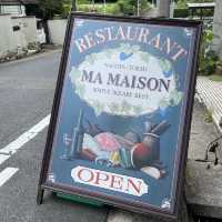 名古屋の老舗洋食店にて　絶品ハンバーグランチ。