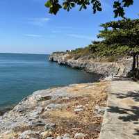 นั่งชิมริมทะเลที่ช่องเขาขาด เกาะสีชัง