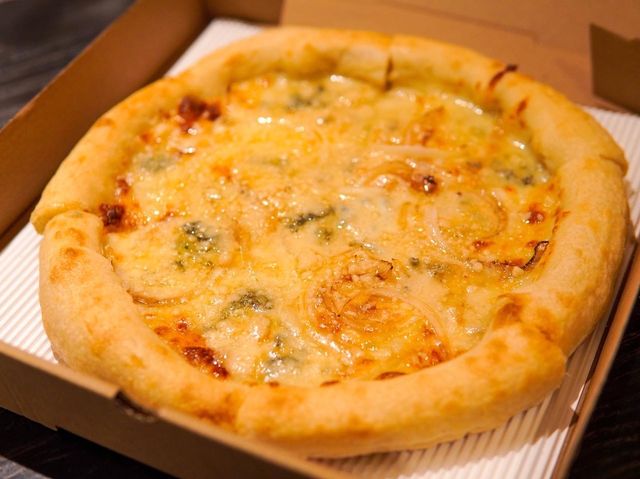 藍芝士pizza!