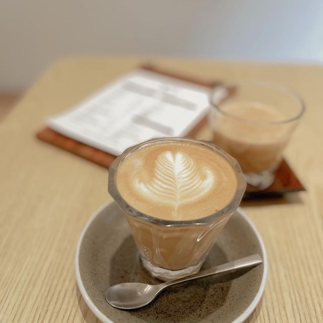 《 西 貢 日 系 木 感 咖 啡 店 》