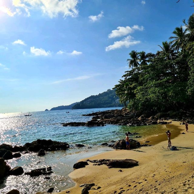 ชายหาดใกล้ป่าตอง ของกินของขาย ถูกมากมาย