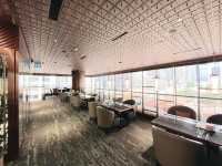 Traditional meets modern hotel bar