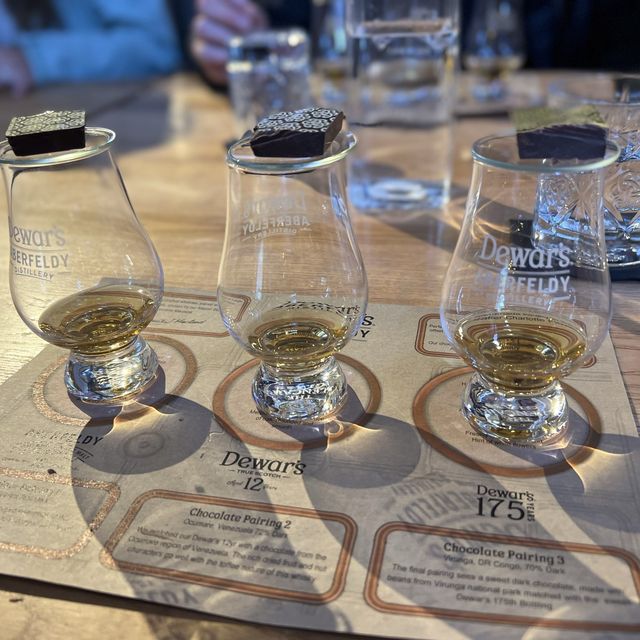 whisky tasting at dewar’s