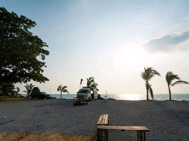 ึลานกางเต็นท์ เนินนางพญา-หาดคุ้งวิมาน 🏕️