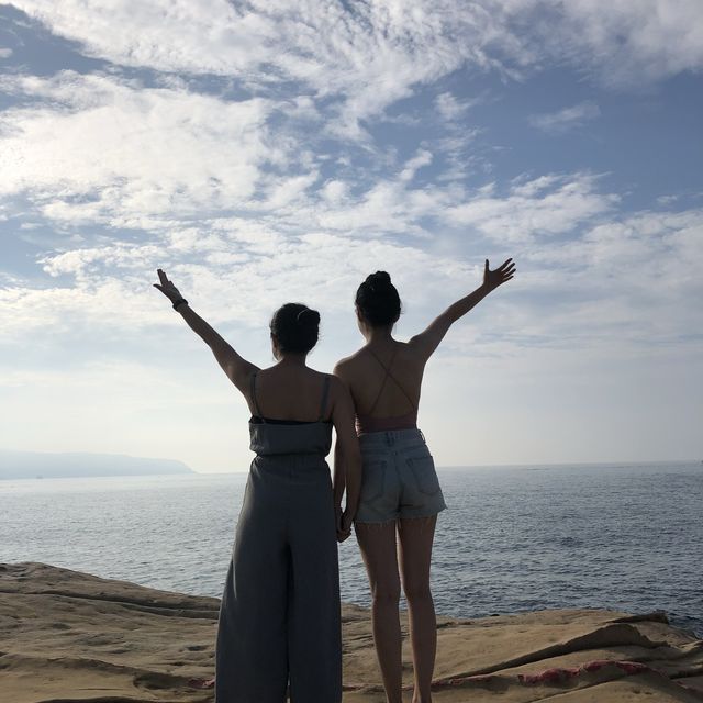 여왕머리바위를 볼 수 있는 대만 예류지질공원 