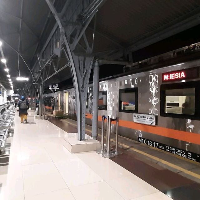 Stasiun Kereta Api Pasar Senen