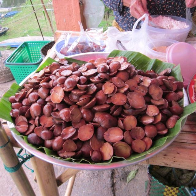 Thai Snacks Along the Khlong Hae Street