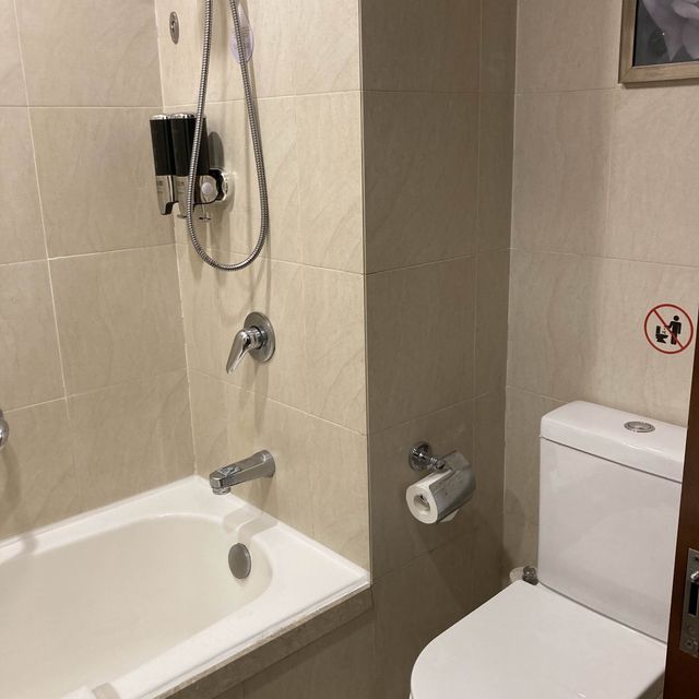 STAYING AT THE CHEAPEST HOTEL IN HONG KONG DURING THE RUGBY SEVENS WEEKEND: Rosedale Hong Kong (4-St