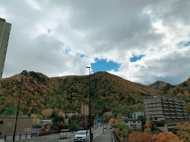 札幌の奥座敷　定山渓温泉　絶景の紅葉