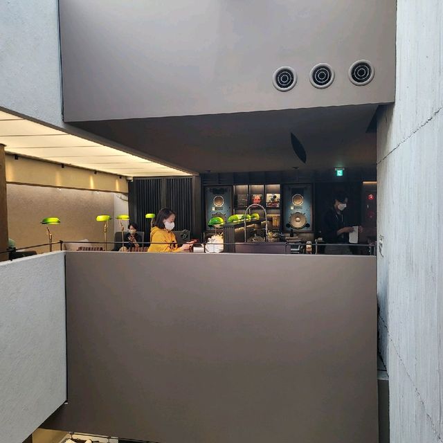 경리단길 서점 그래픽