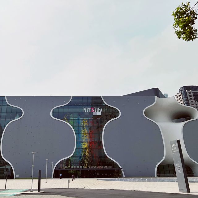 特殊建築好壯觀｜台中歌劇院｜假日悠閒好去處