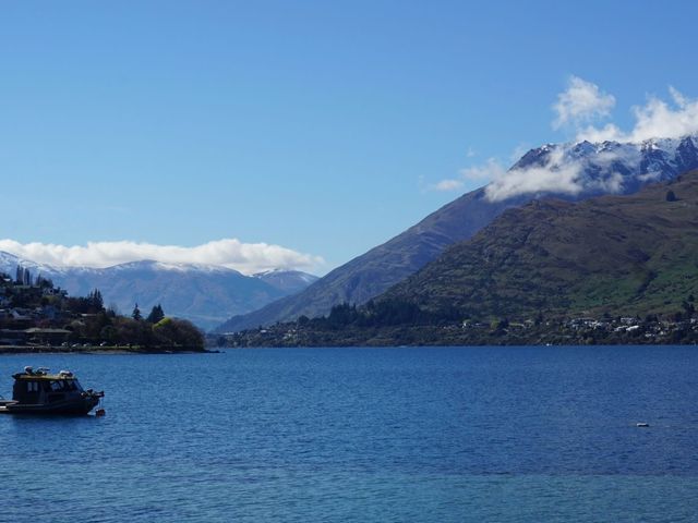 Plane spotting along the lake