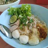 ก๋วยเตี๋ยว​หมูแปดริ้ว อร่อยแบบสูตรดั้งเดิม 
