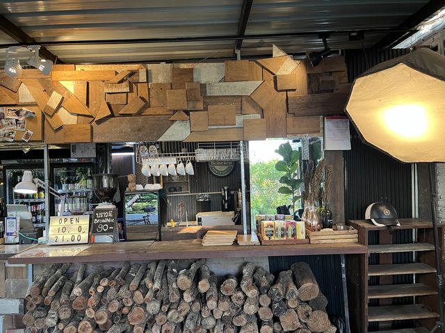 เจริญบาร์ coffee&cocktail เชียงดาว