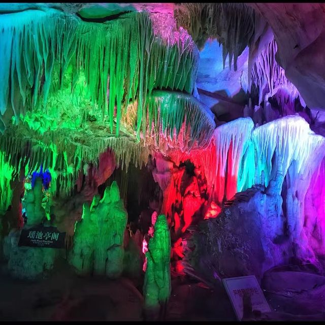 Colourful Caves in Anhui 👀