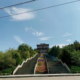 ในวันที่ฤดูใบไม้ร่วงอันสดใสและแดดจ้า