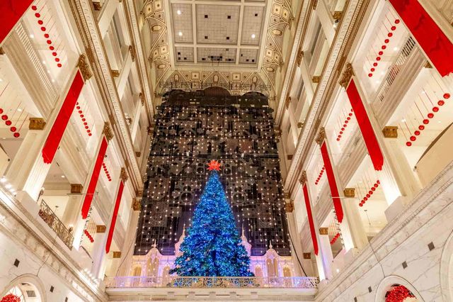 Macy’s Christmas Light Show | The Wanamaker Building