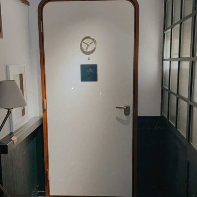 猶如置身在船艙中的Fleming Hotel