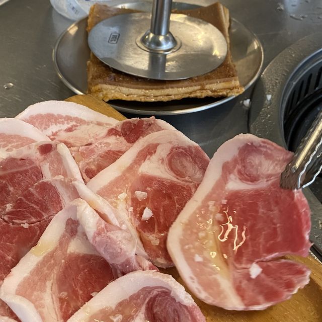 레트로 감성 콸콸 뒷고기 맛집, 깡통집