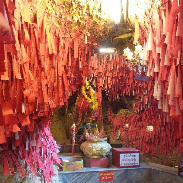 ศาลเจ้าพ่อเขาใหญ่

@เกาะสีชัง