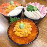 小樽三角市場內的澎湃海鮮丼