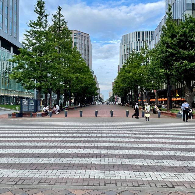 赤レンガテラスでカフェ休憩