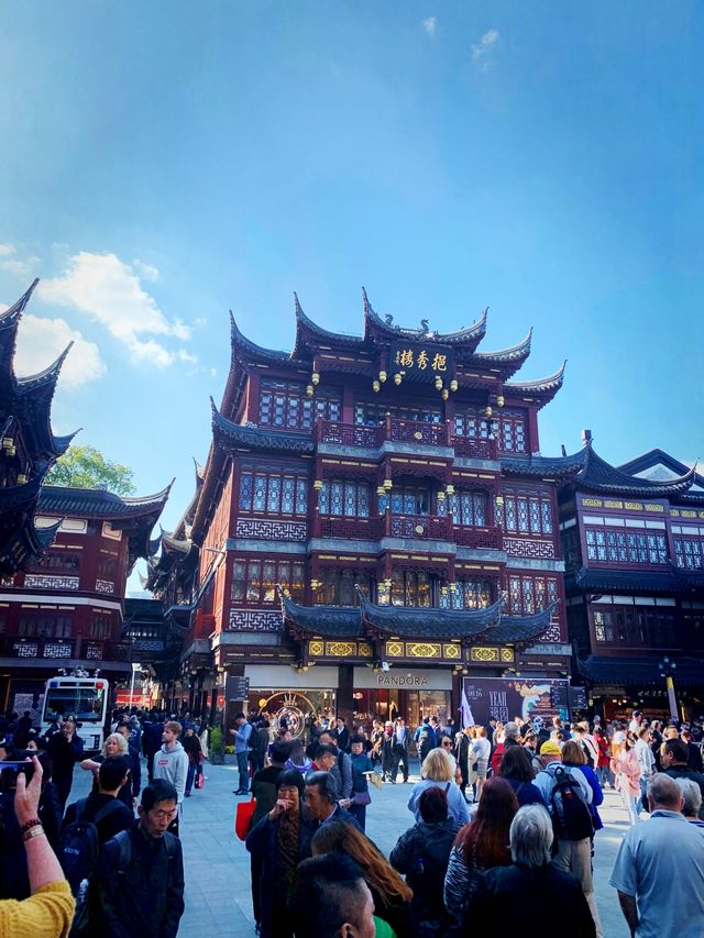 Modern Shopping in Ming Dynasty Pavilions