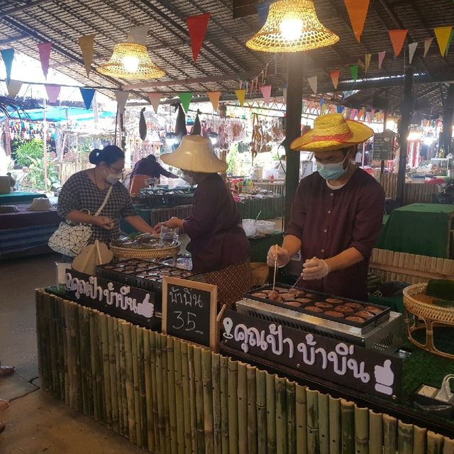 ตลาดโก้งโค้ง ตลาดโบราณที่บางปะอิน