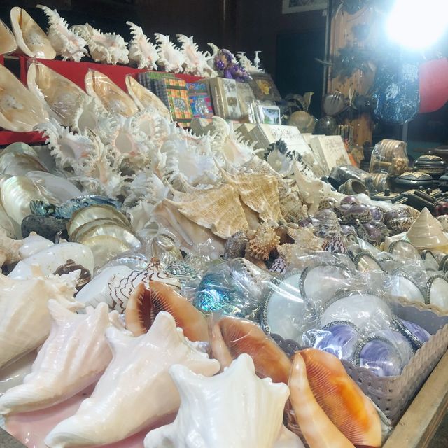 สัมผัสกับความสวยงามของธรรมชาติ และหมู่บ้านกลางทะเล