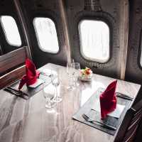 รีวิว Fine Dining ระดับ First Class บนเครื่องบิน