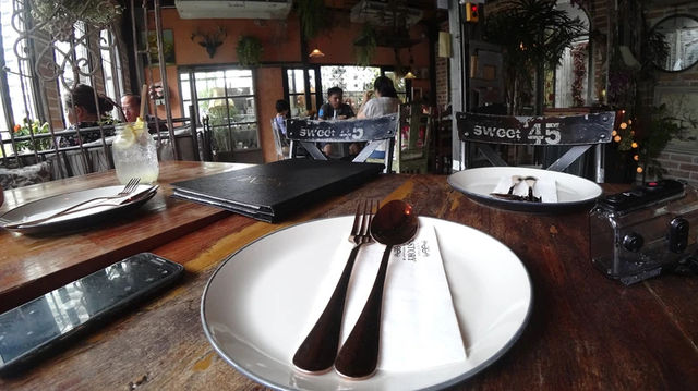 B-Story Cafe- Ratchathewi 