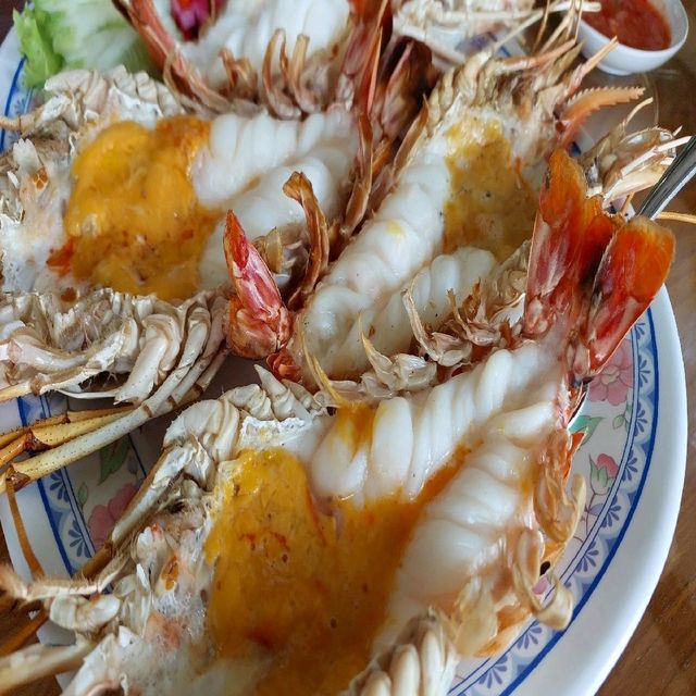 ร้านอาหารกระเพาะปลาริมเมย