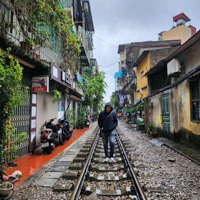 Hanoi Train rail track cafe
