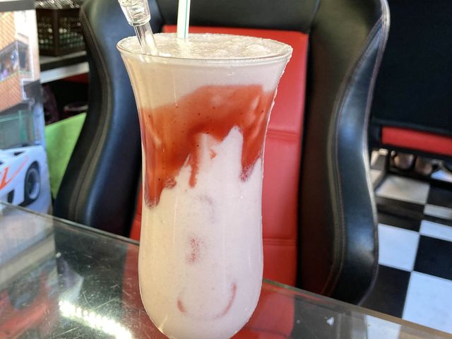 《隱世主題餐廳～屏山跑車餐廳 Motors Café🏎》
