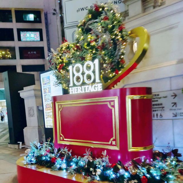 Merry X'Mas at 1881 Heritage !