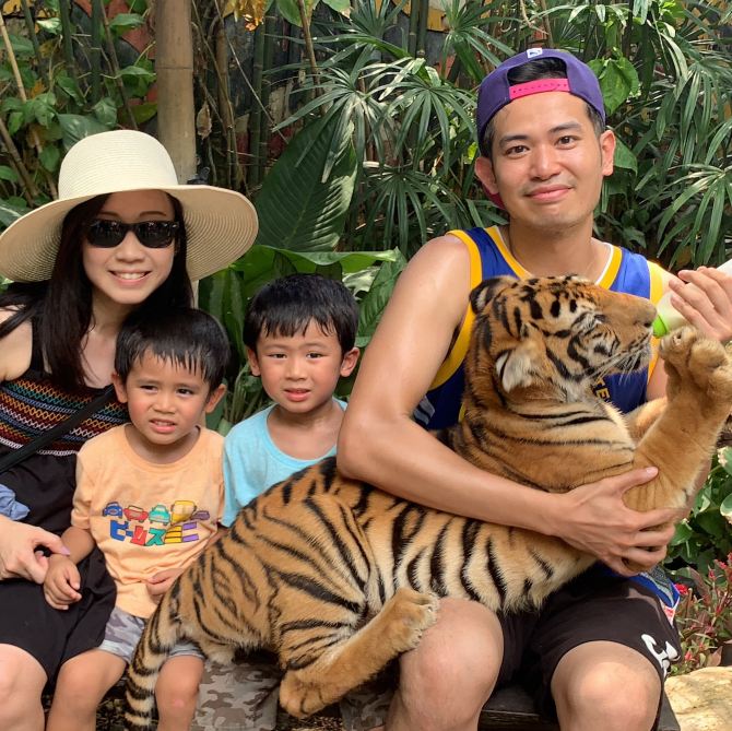 餵小老虎喝奶體驗 | 曼谷野生動物園