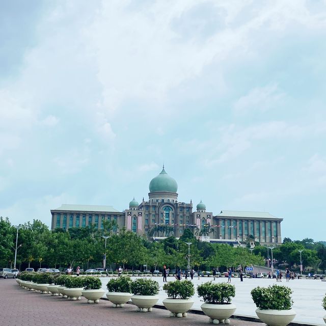 Wonderful mosque with Islamic architecture 
