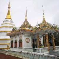 เที่ยววัดนันตาราม ชมวิหารไม้สักทอง