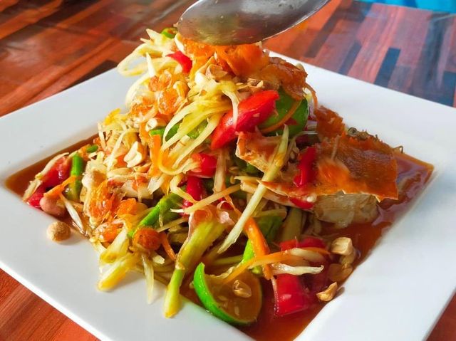 สวยอาหารริมน้ำ ร้านอาหารเก่าแก่คู่เมืองนราธิวาส