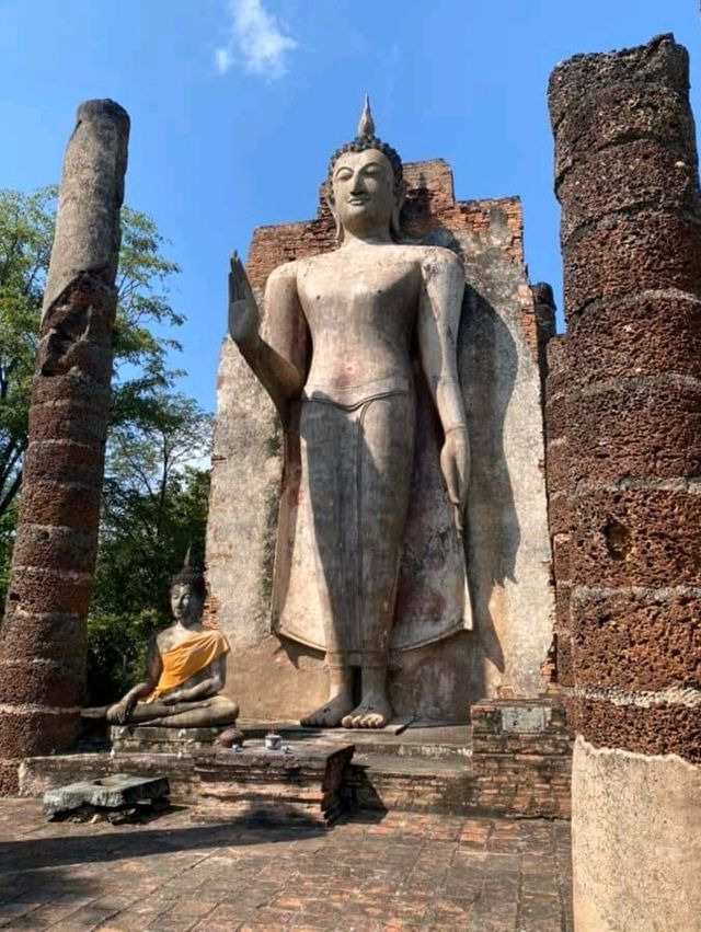 恭請踏上天梯...... Wat Saphan Hin