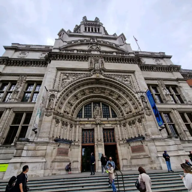 Victoria and Albert Museum (free to visit)