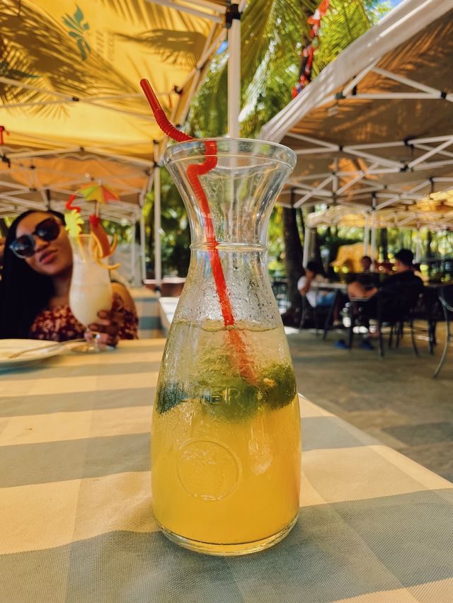 Beach Lovers Bar in Dadonghai 🍹🌊☀️🥥