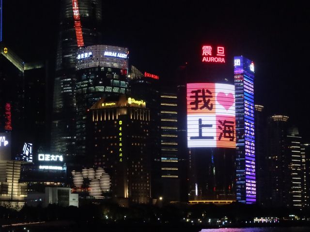 Nighttime at Shanghai’s Infamous Skyline🌇