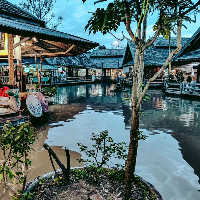 Explore The Pattaya Floating Market!