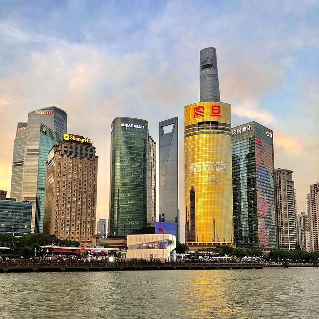 BOAT RIDE AROUND THE BUND 🌆